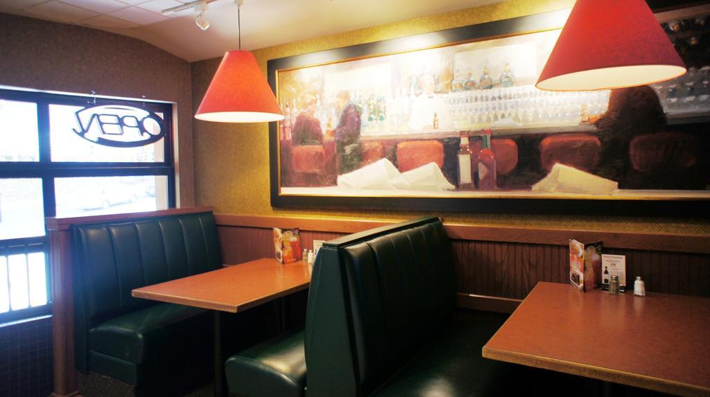 Travelodge By Wyndham At The Falls Hotel 3*